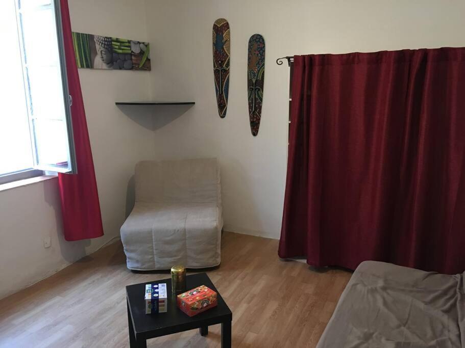 Jolie Studio Dans Le Centre Historique De Narbonne Appartamento Esterno foto